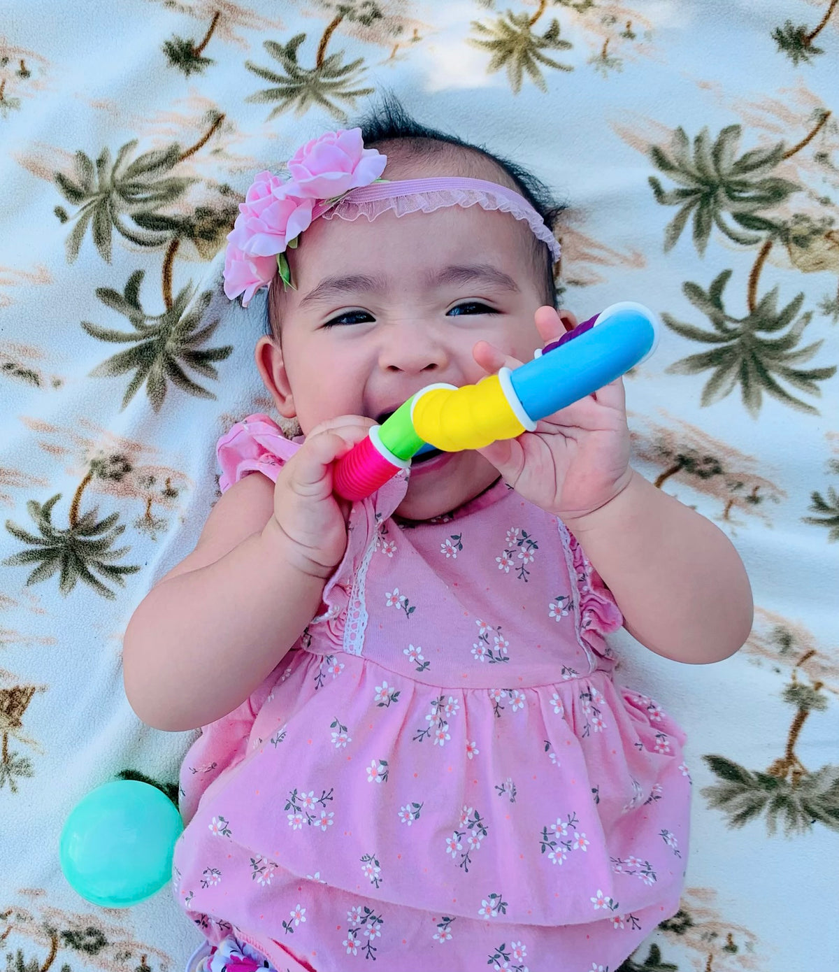 Munchkin Twisty Figure 8 Multi-textured Teether Toy
