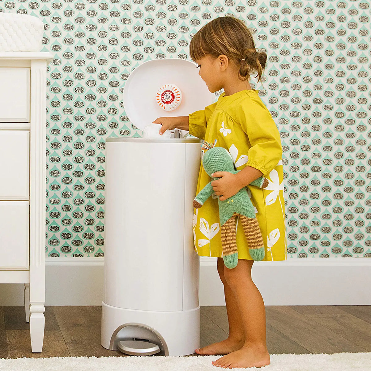 Munchkin Step Diaper Pail by Arm & Hammer
