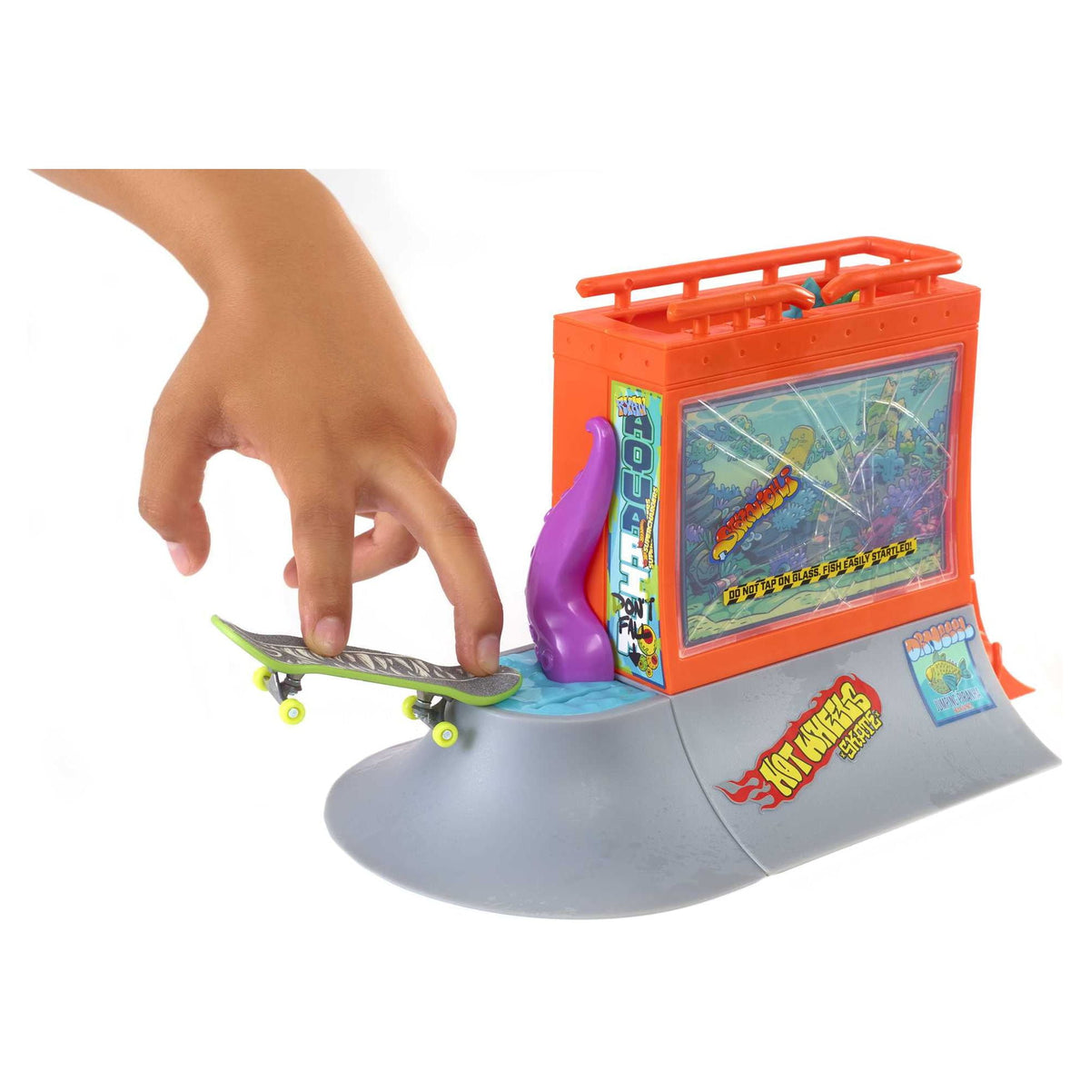 Hot Wheels Skate Aquarium Skatepark piranha tank detail
