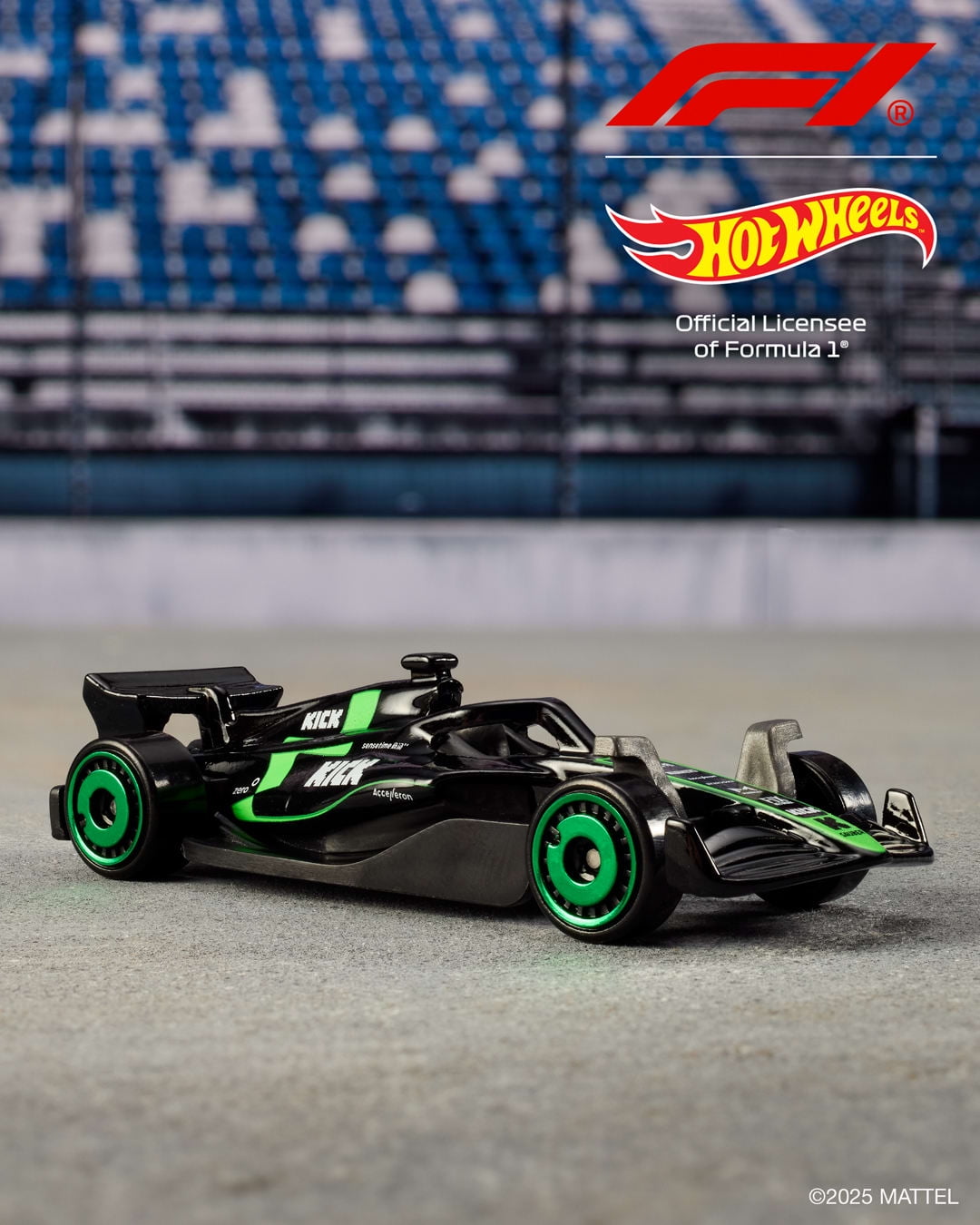 Hot Wheels 5-Pack Race Team, Set of 5 Formula 1-Themed 1:64 Scale Die-Cast Toy Cars